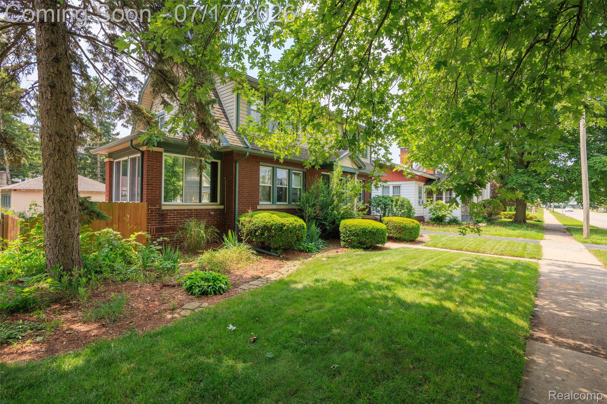 183 W Columbia Avenue
