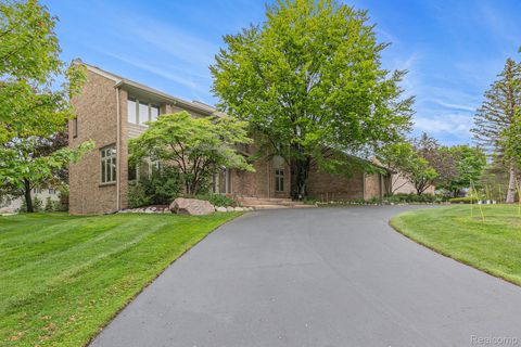 3870 Glen Falls Drive Bloomfield Charter Township MI 48302