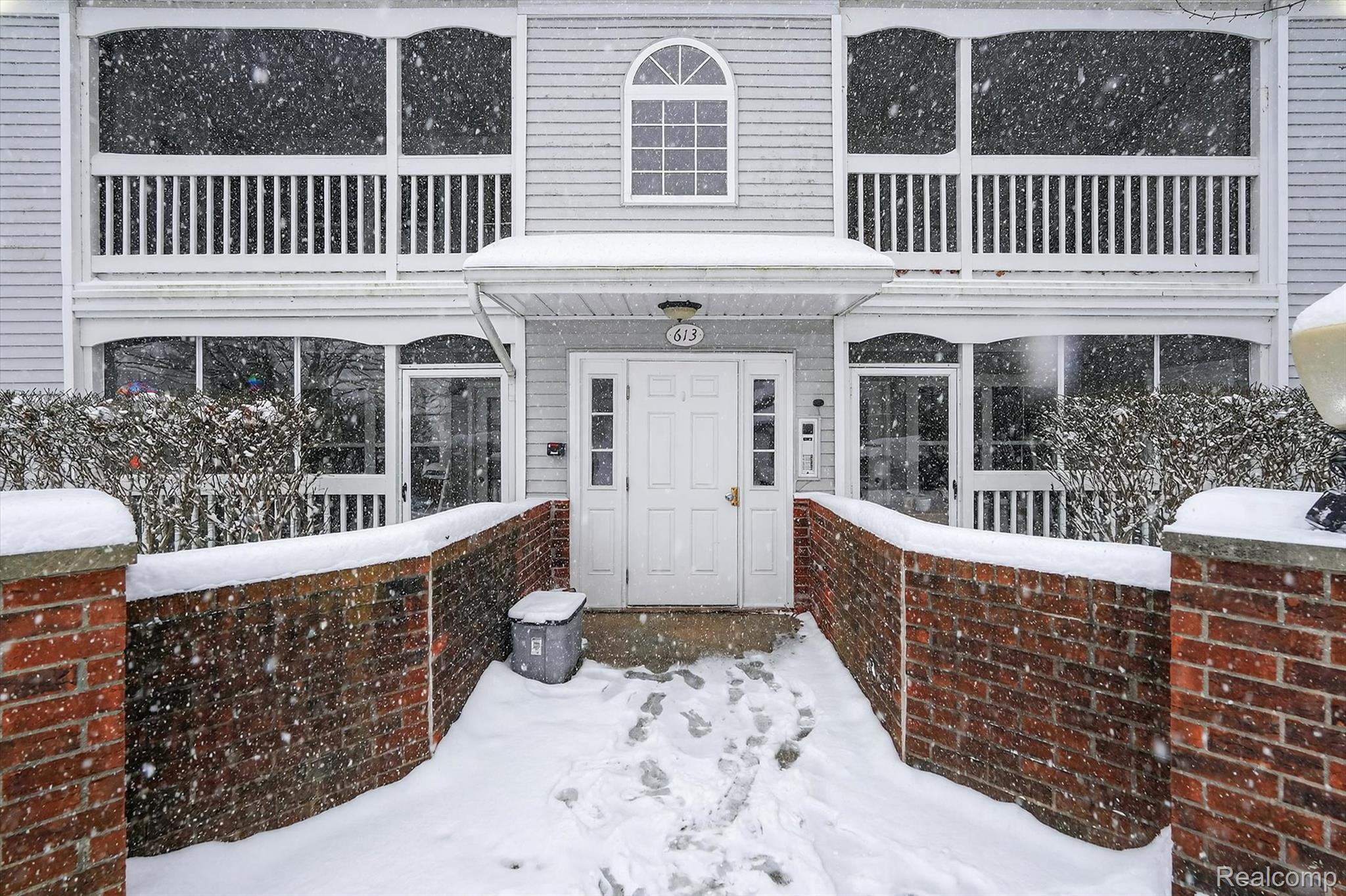 613 Curzon Court 203