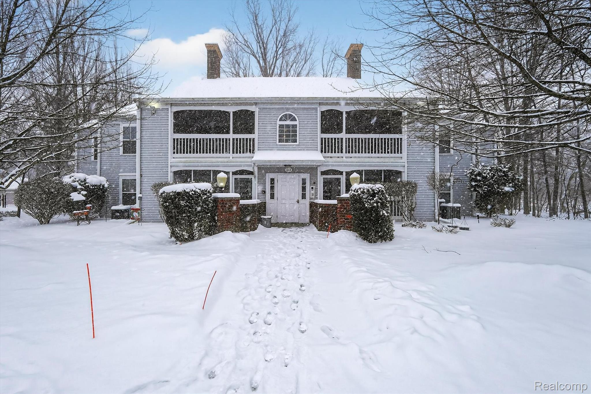 613 Curzon Court 203