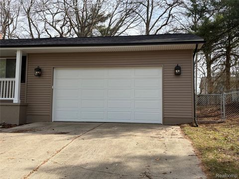 Tiny photo for 970 Golfview Drive, Lake Orion Village, MI 48362 (MLS # 20261021813)