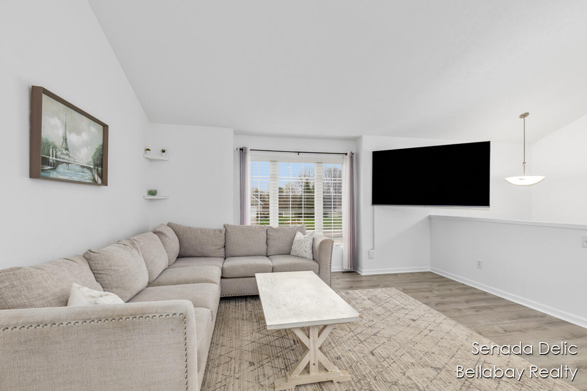 7121 Shady Knoll Drive SE