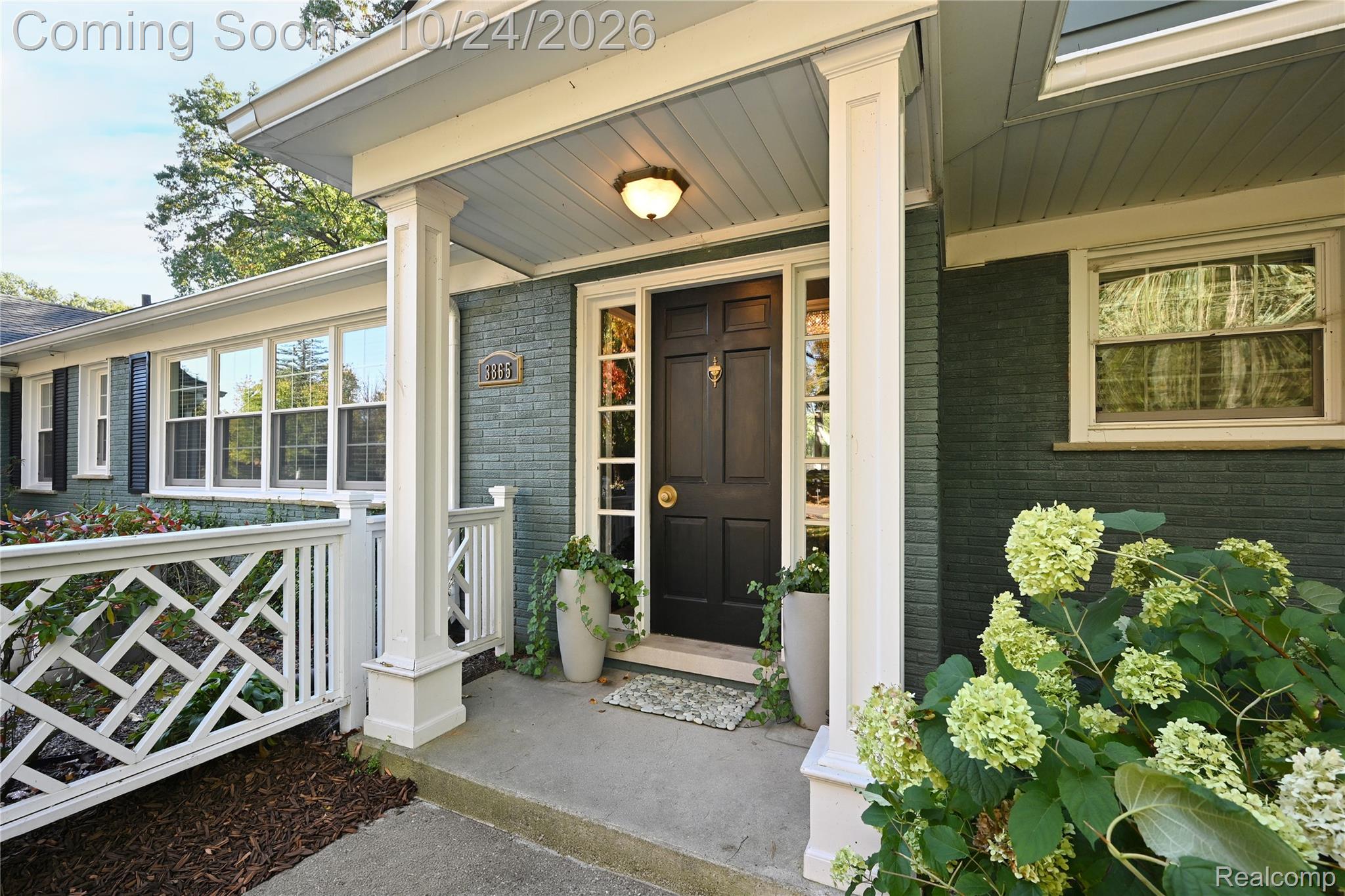 3865 Oakhills Drive