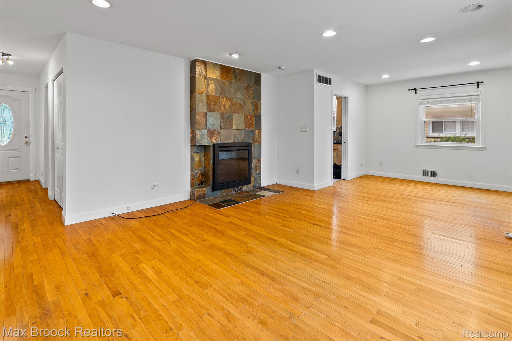 16031 Buckingham Avenue