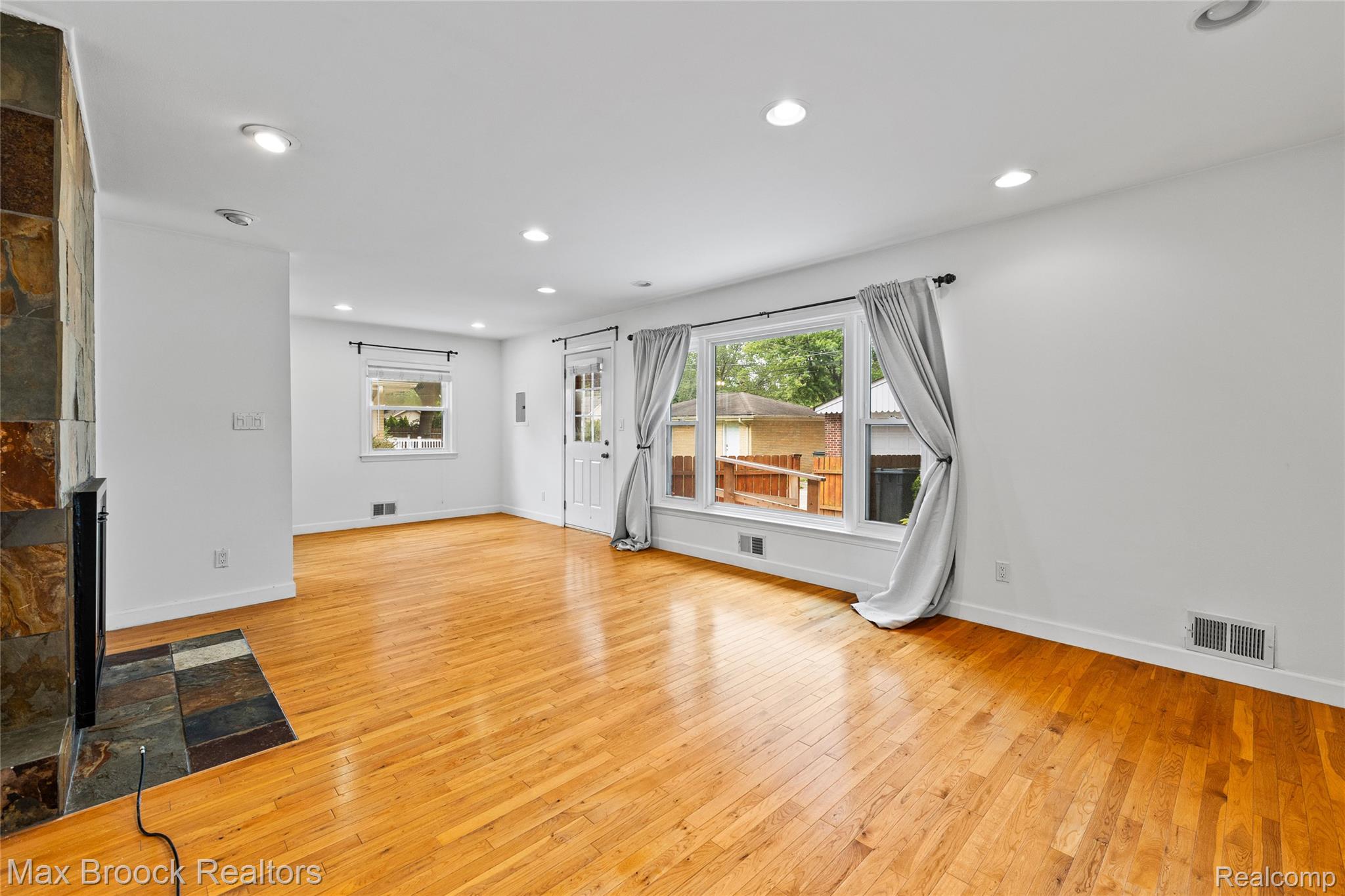 16031 Buckingham Avenue