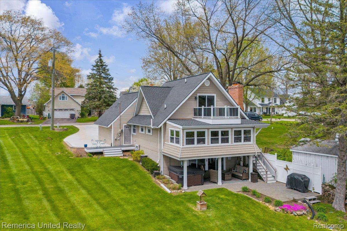 999 Lakeside Drive