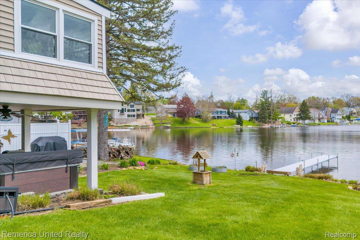 999 Lakeside Drive