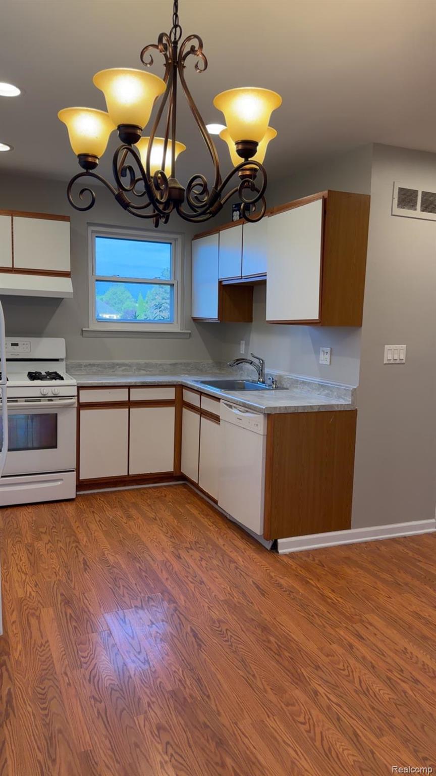 2824 Roundtree Drive