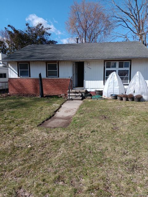 39669 Ormsby Street Clinton Charter Township MI 48036