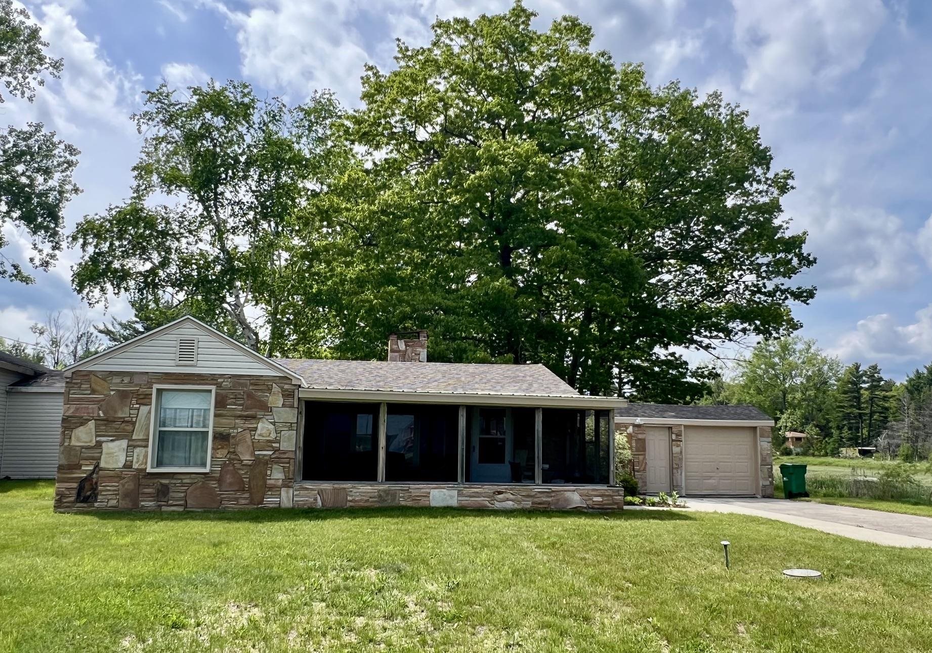 3325 N US-23 N
