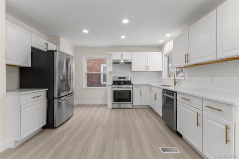 9608 Lenore Redford Charter Township MI 48239