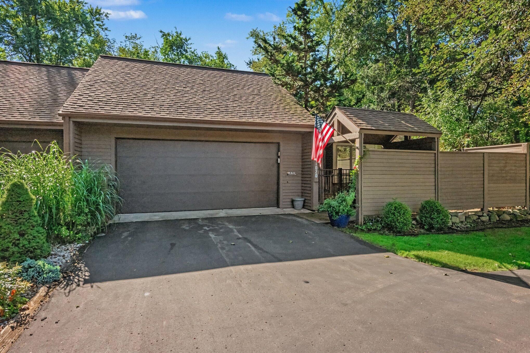 1020 Essex Circle 26