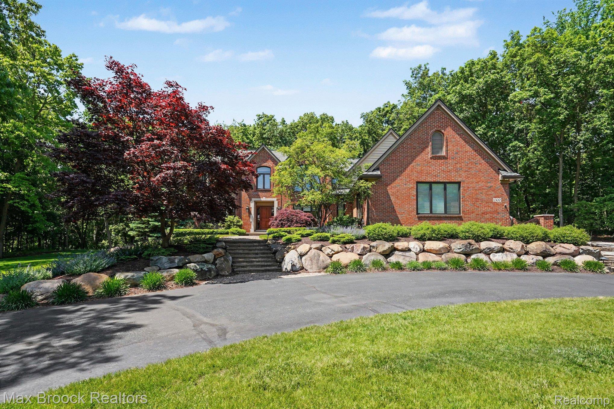 1300 Oak Hollow Drive