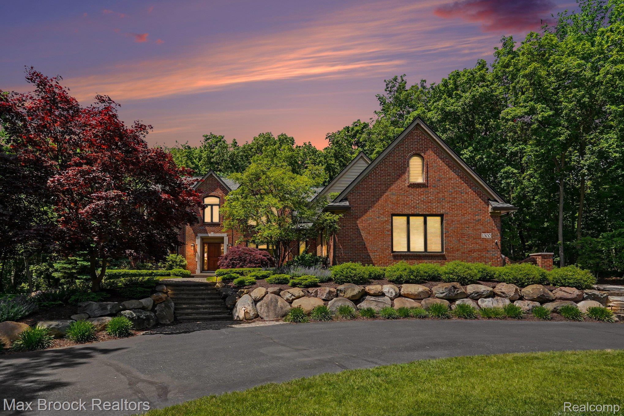 1300 Oak Hollow Drive