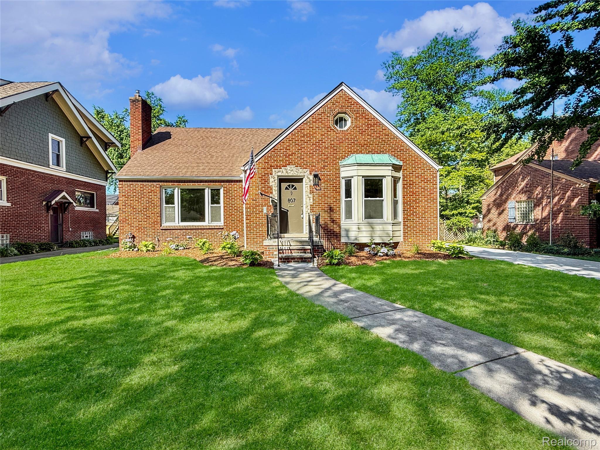 807 Barrington Road
