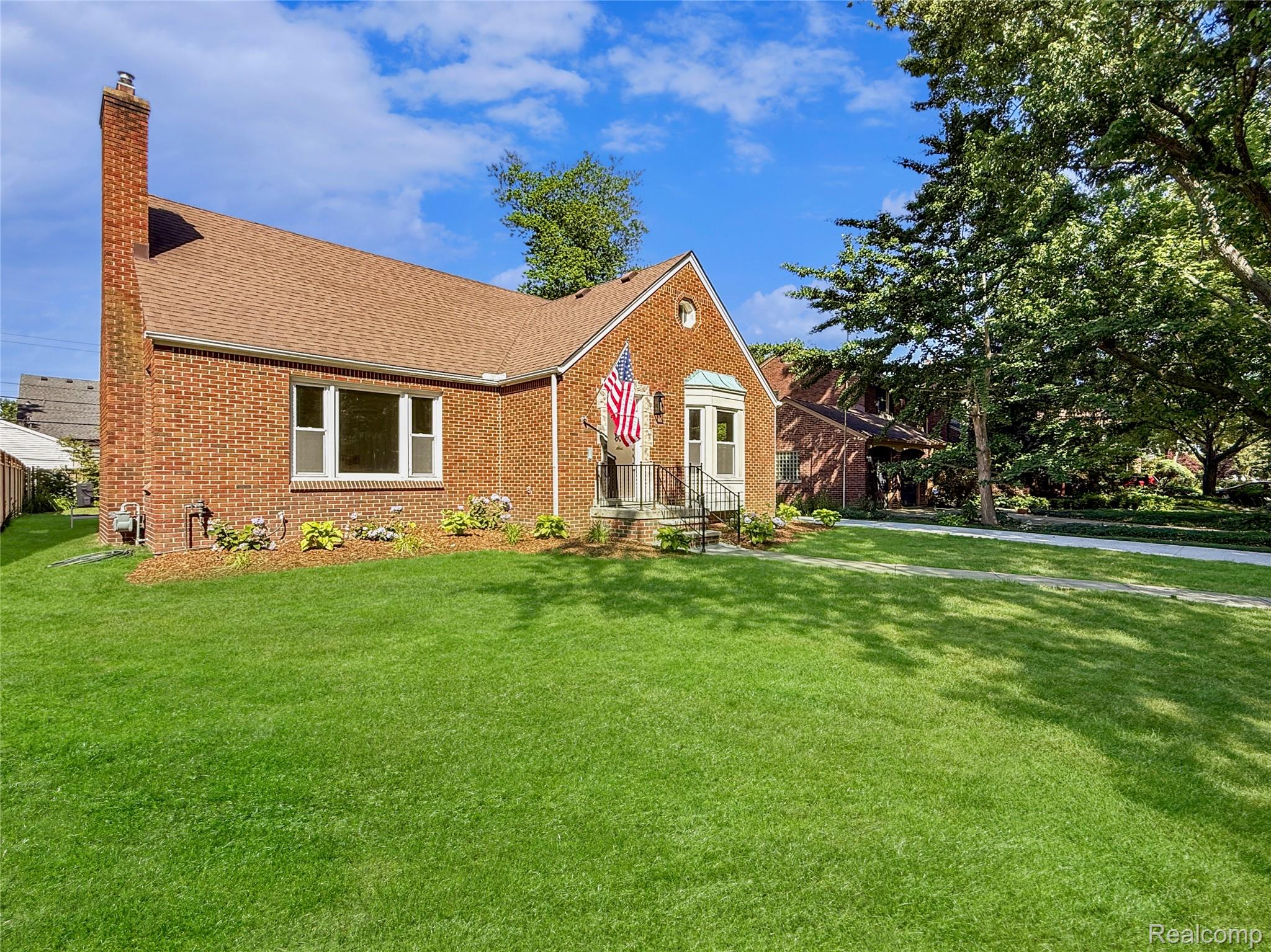 807 Barrington Road