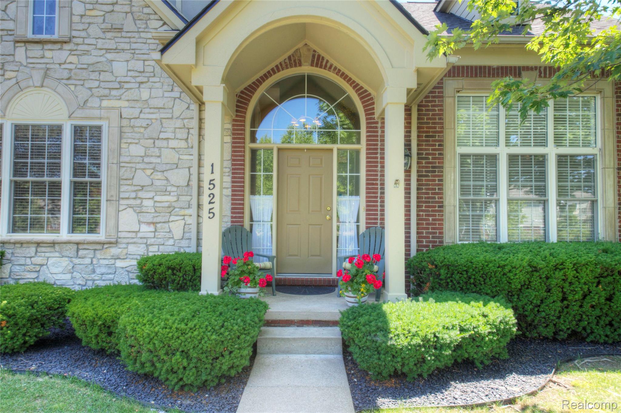 1525 Peninsula Court