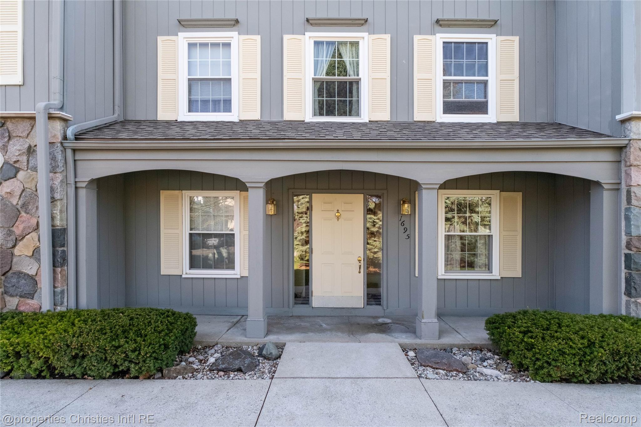 1695 Huntington Park