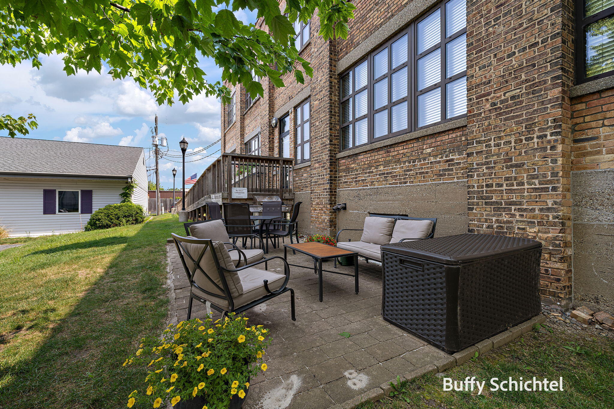 633 Elliott Avenue 10