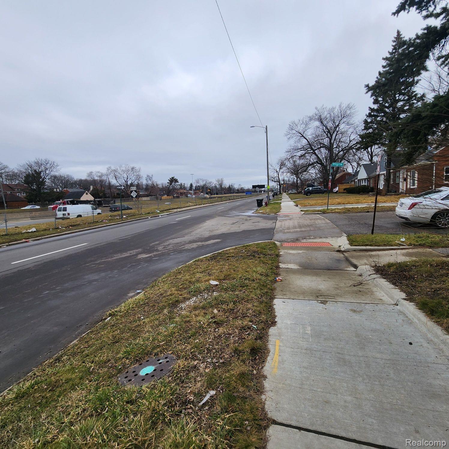 15778 SOUTHFIELD Freeway