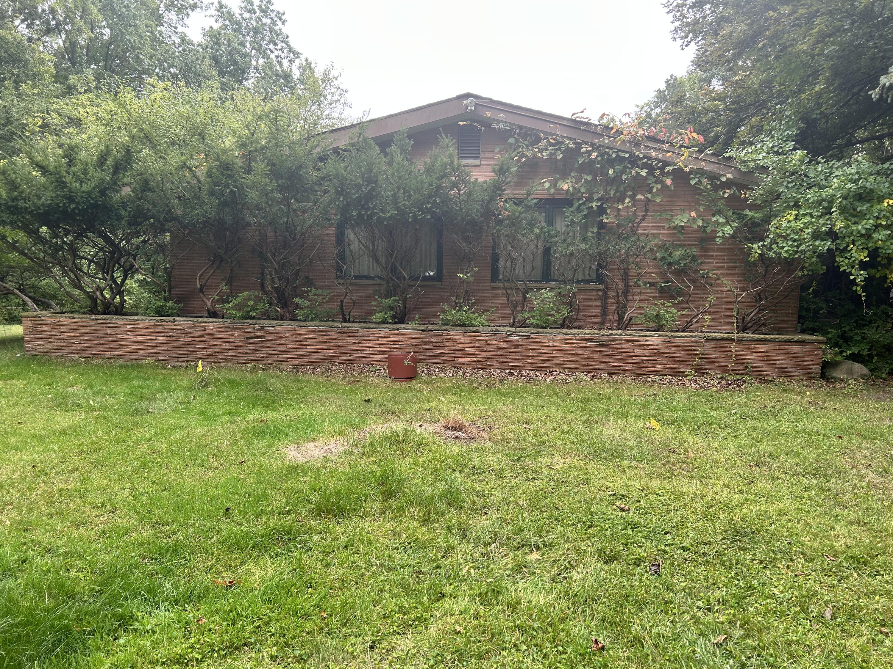 22900 Thorncliffe Street