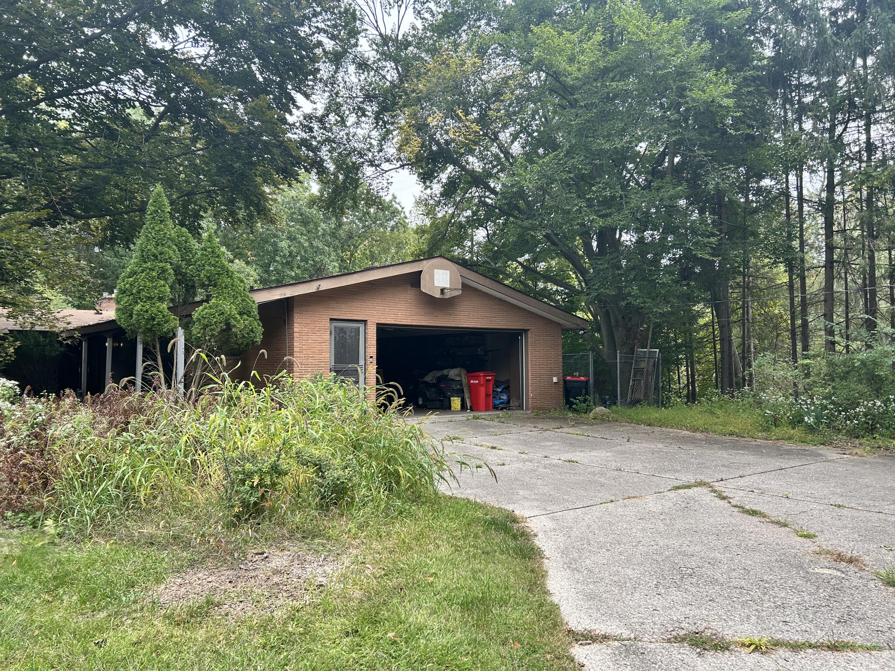 22900 Thorncliffe Street