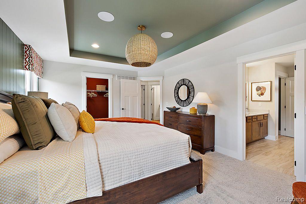 6151 N TRAILWOODS Drive