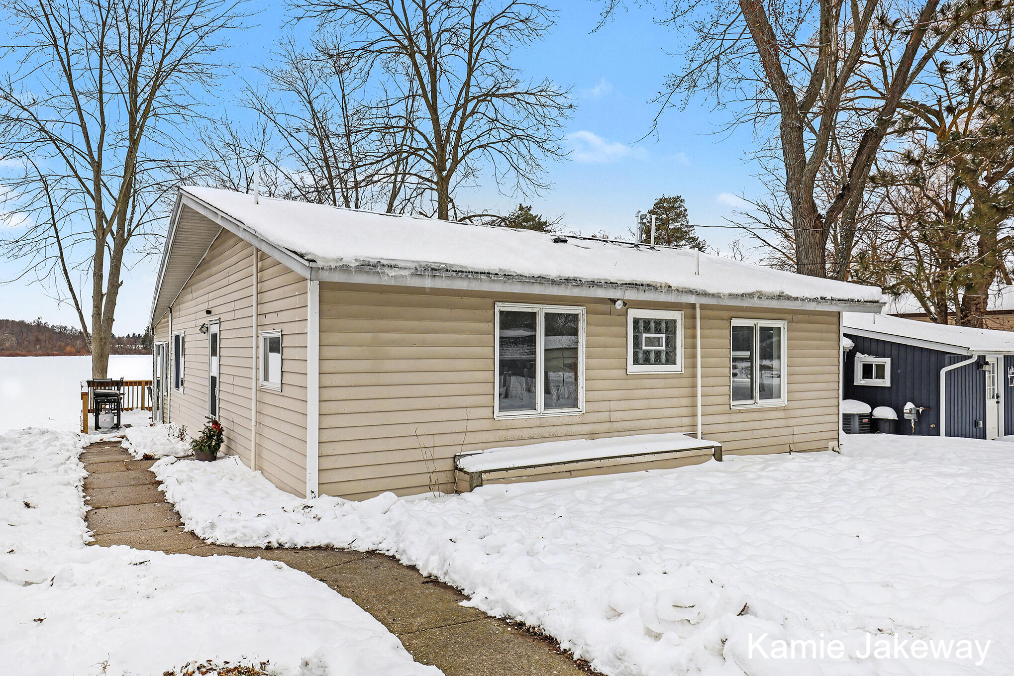 152 W Holland Lake Drive