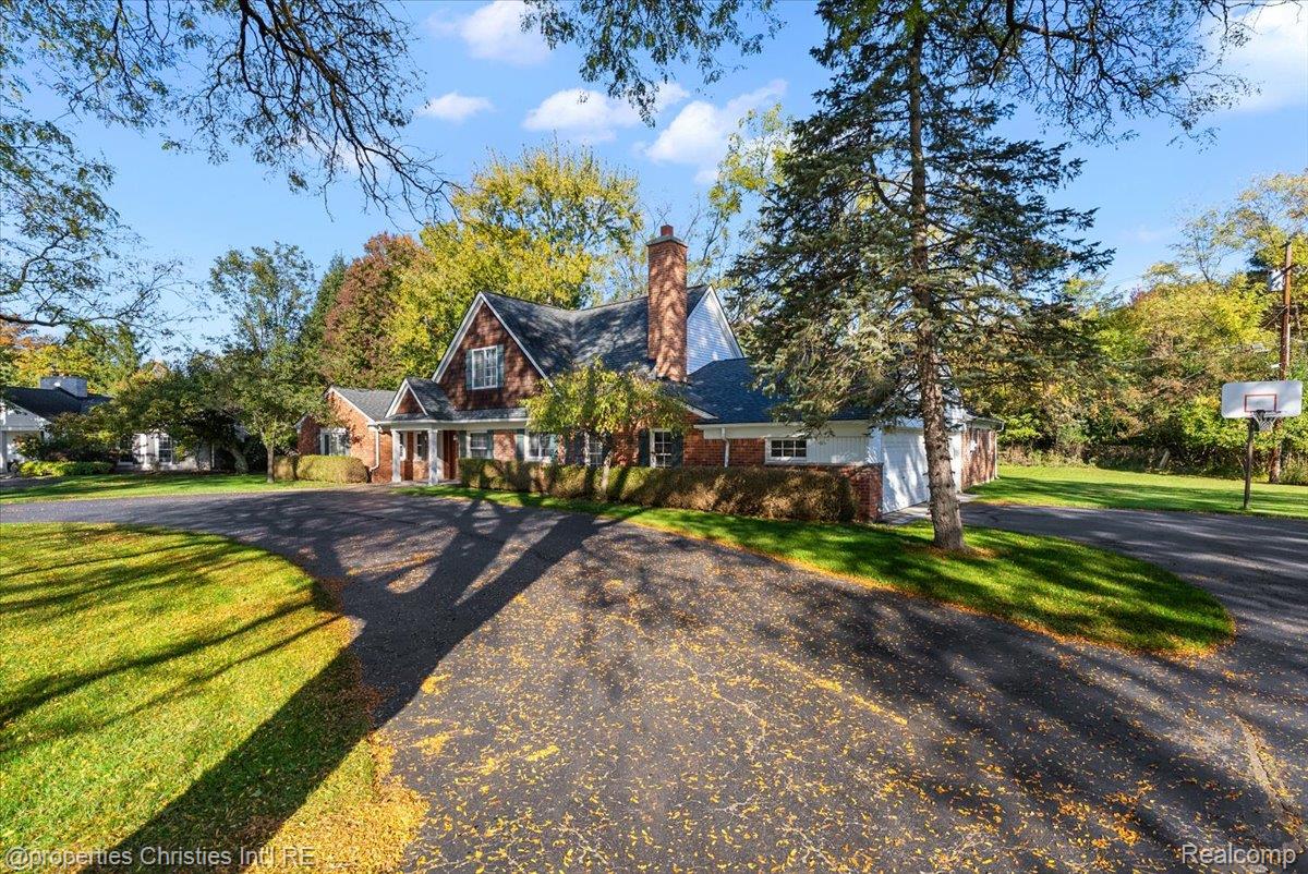 1760 CEDAR HILL Drive