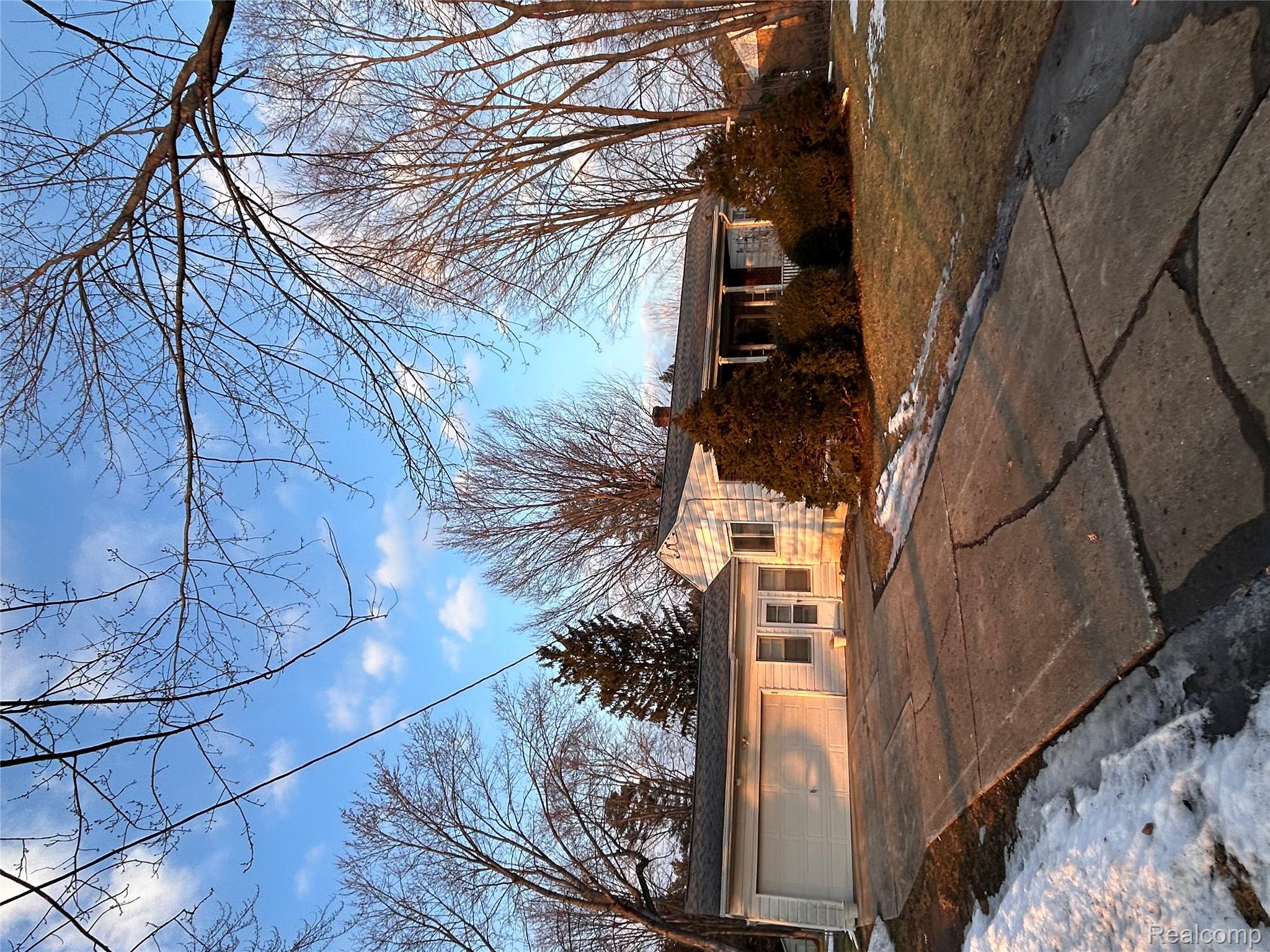 1136 W Rowland Street