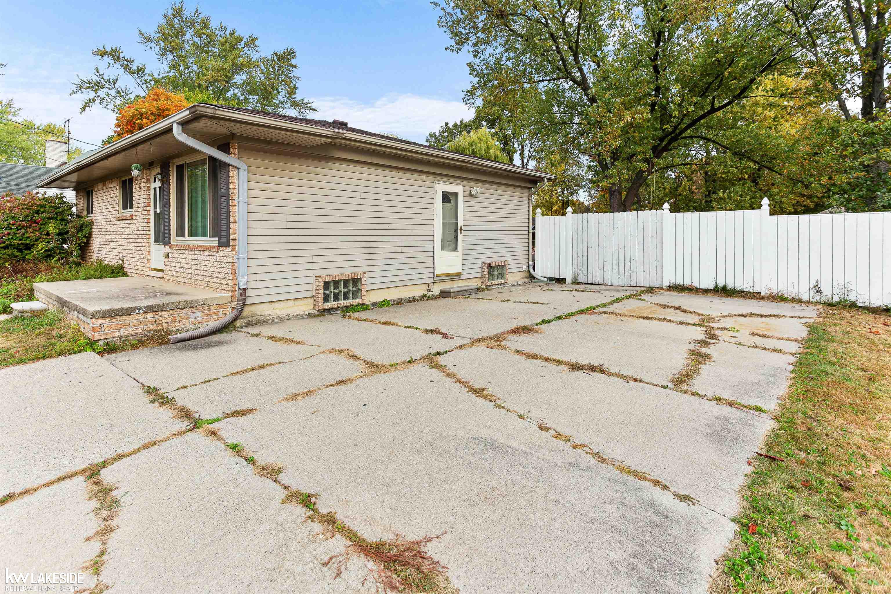 5353 Northlawn Drive