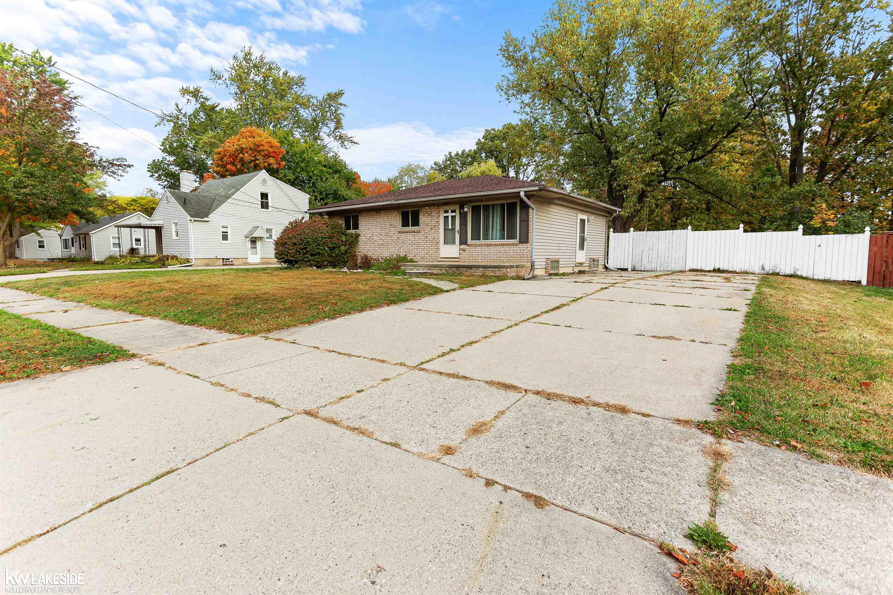 5353 Northlawn Drive