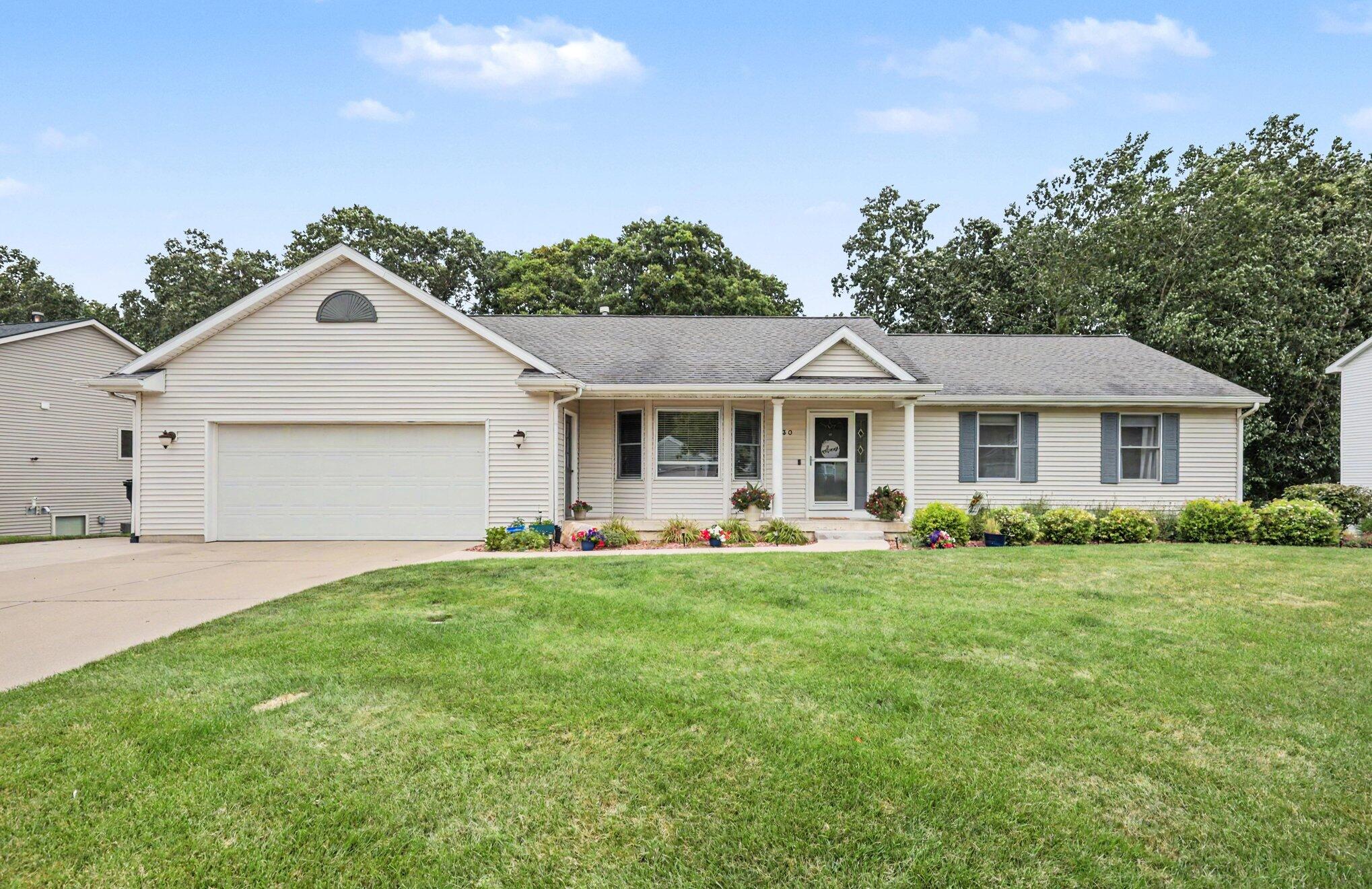 330 Glenwoods Court NE