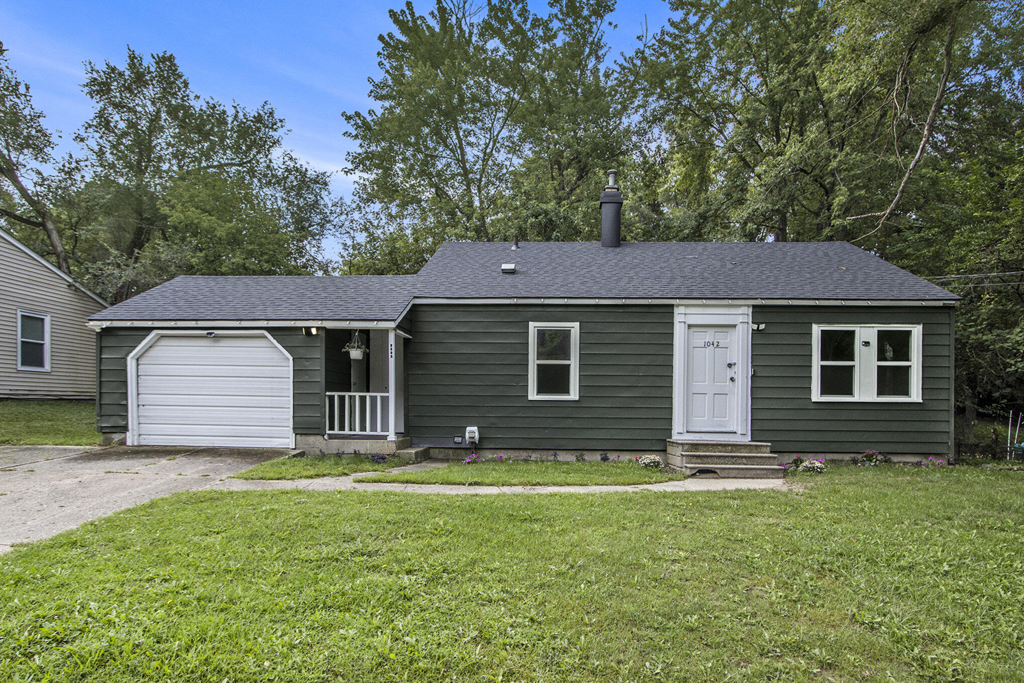 1042 E Mosel Avenue