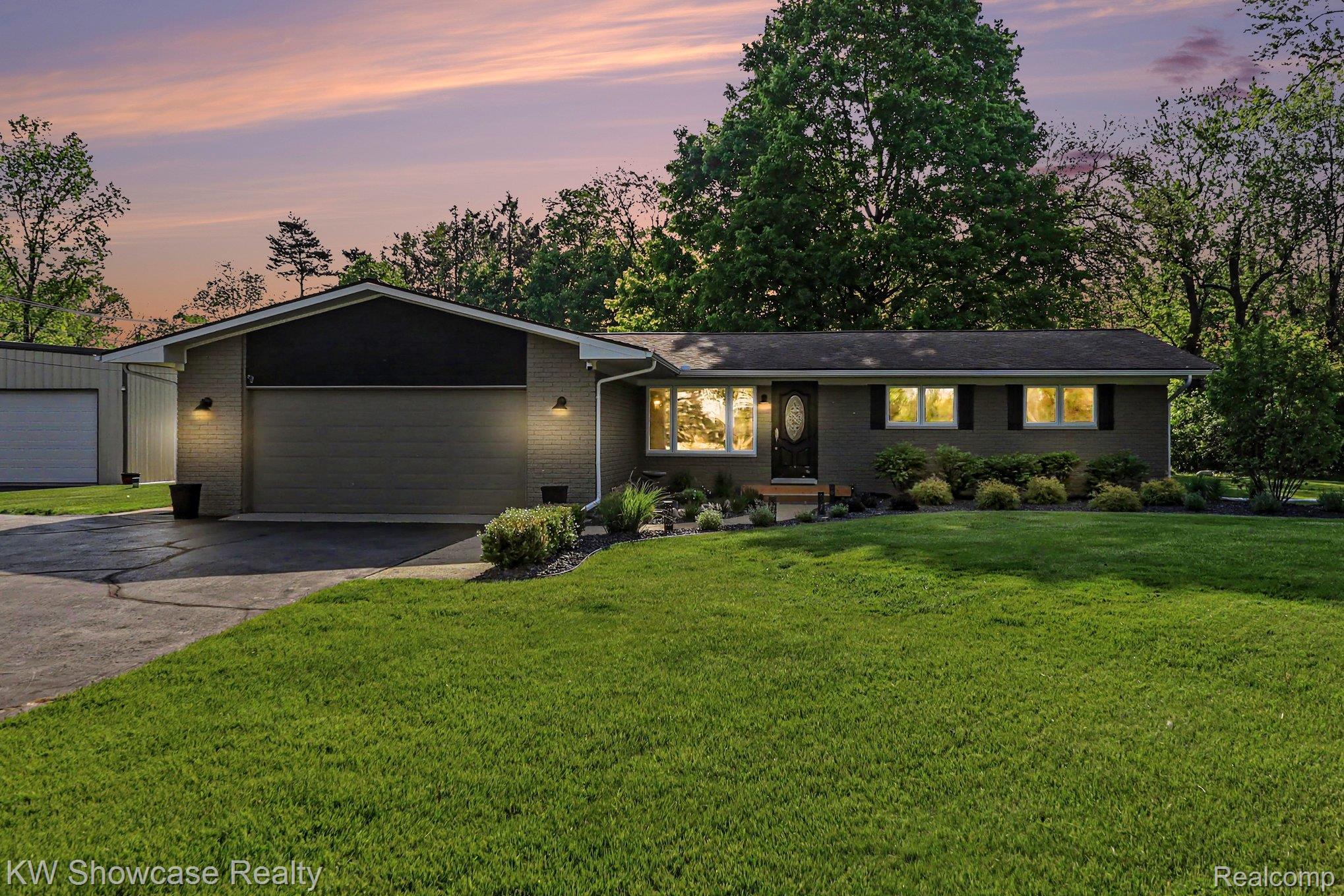 2572 Ridge Road
