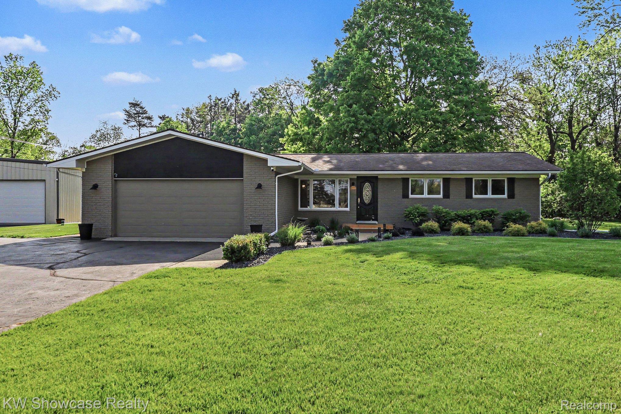 2572 Ridge Road