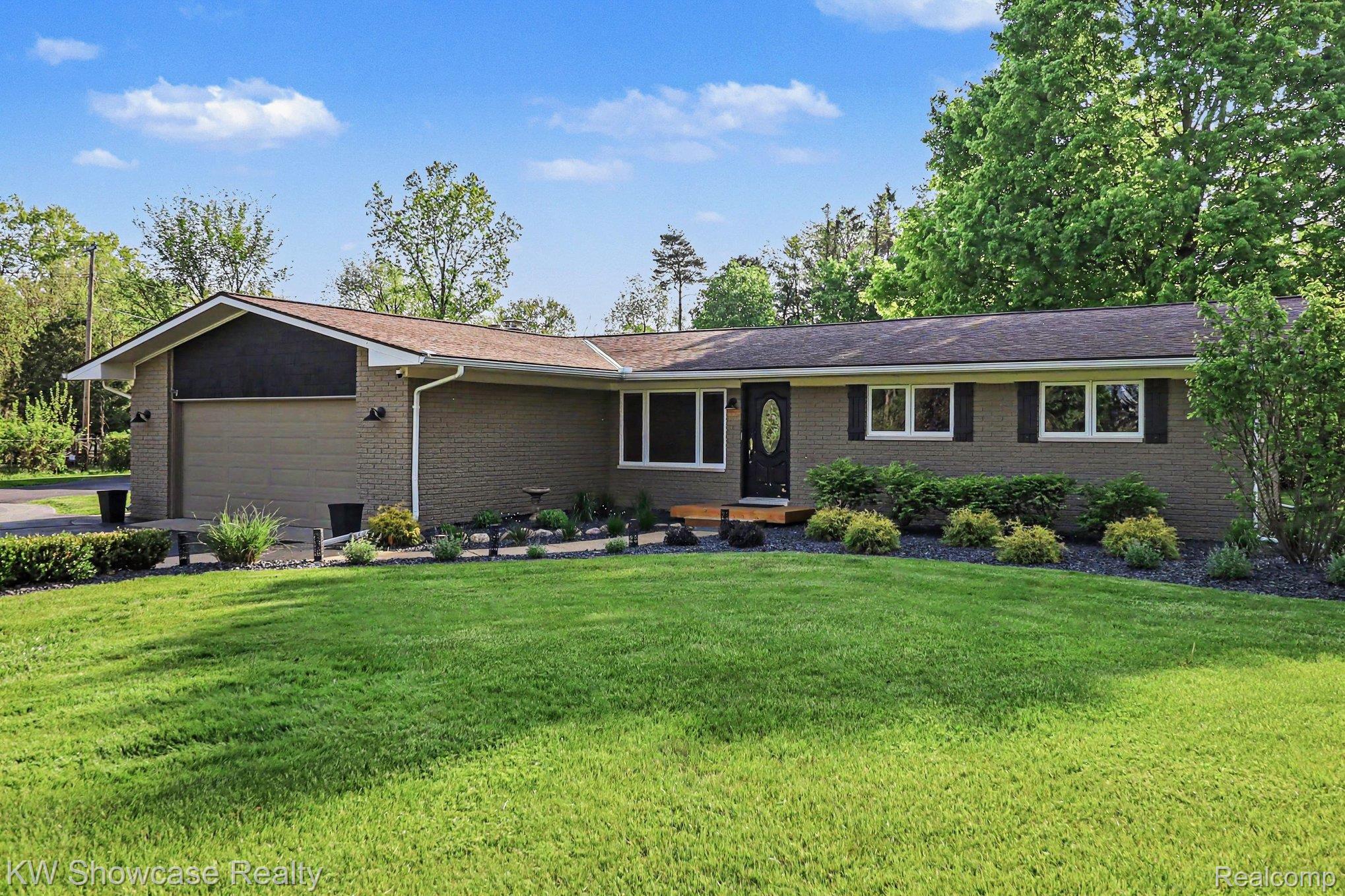 2572 Ridge Road