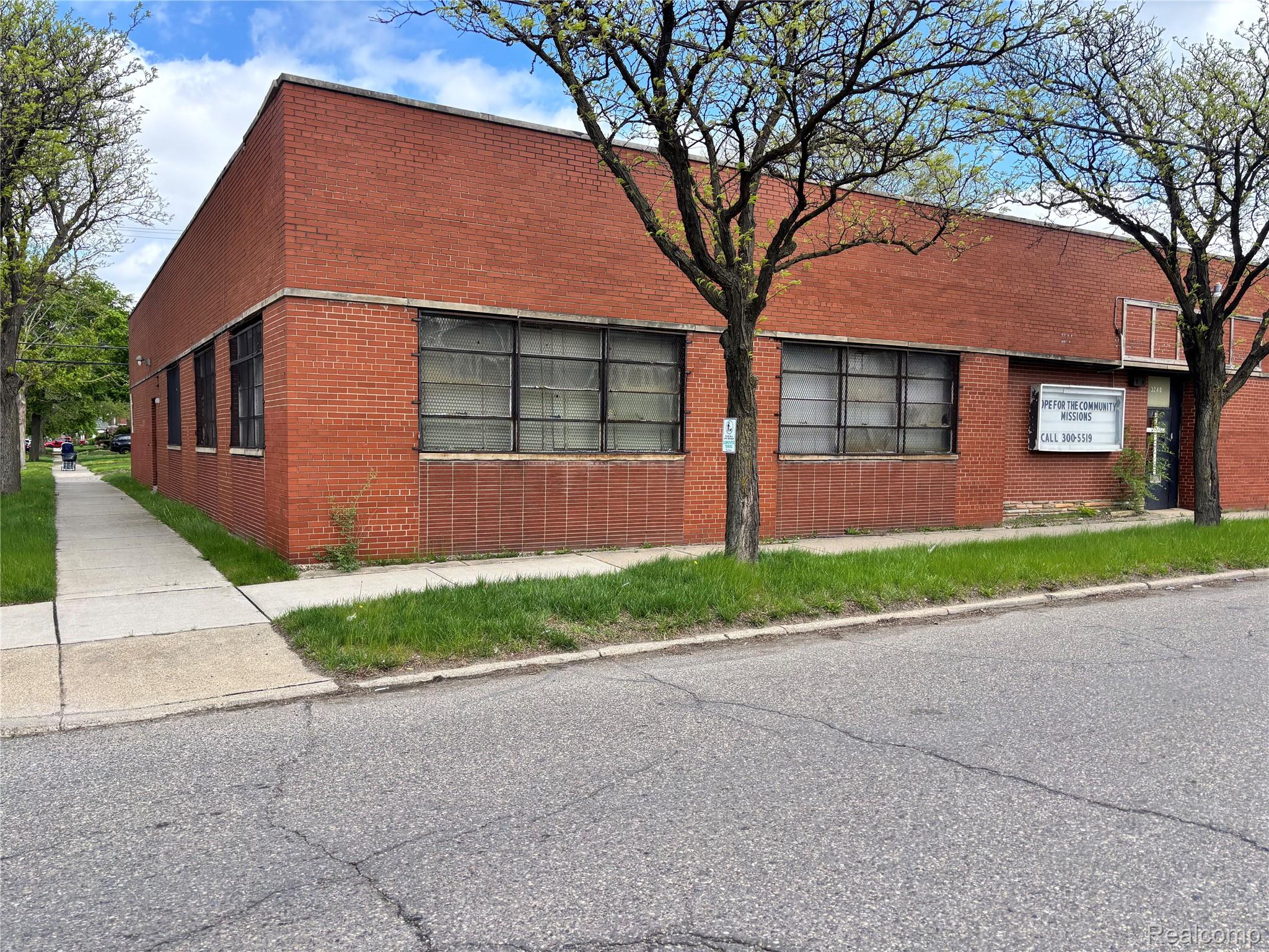 3240 Puritan