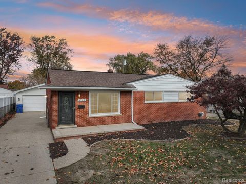 4749 Lutz Drive Warren City MI 48092