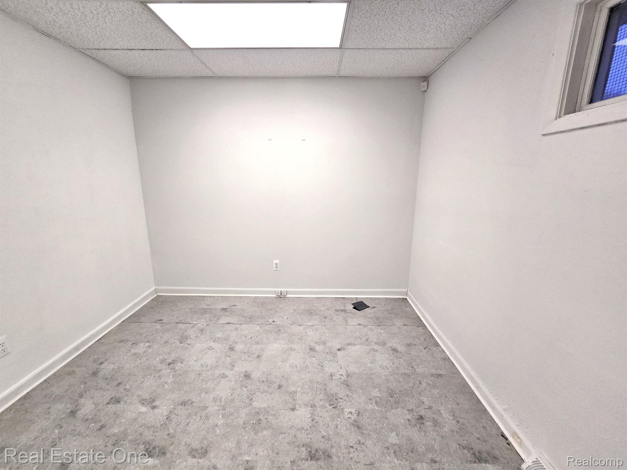 880 N FORD Boulevard