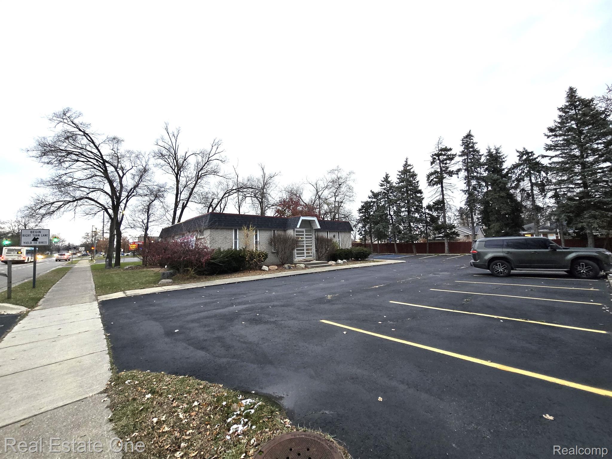 880 N FORD Boulevard