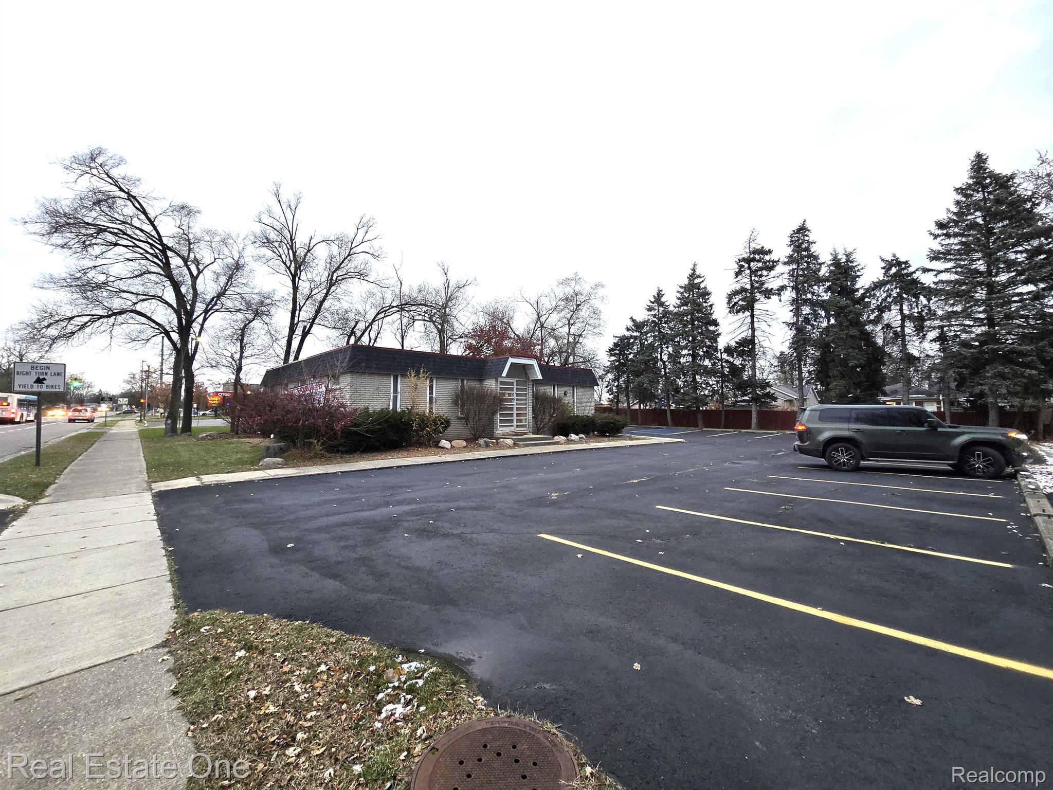 880 N FORD Boulevard