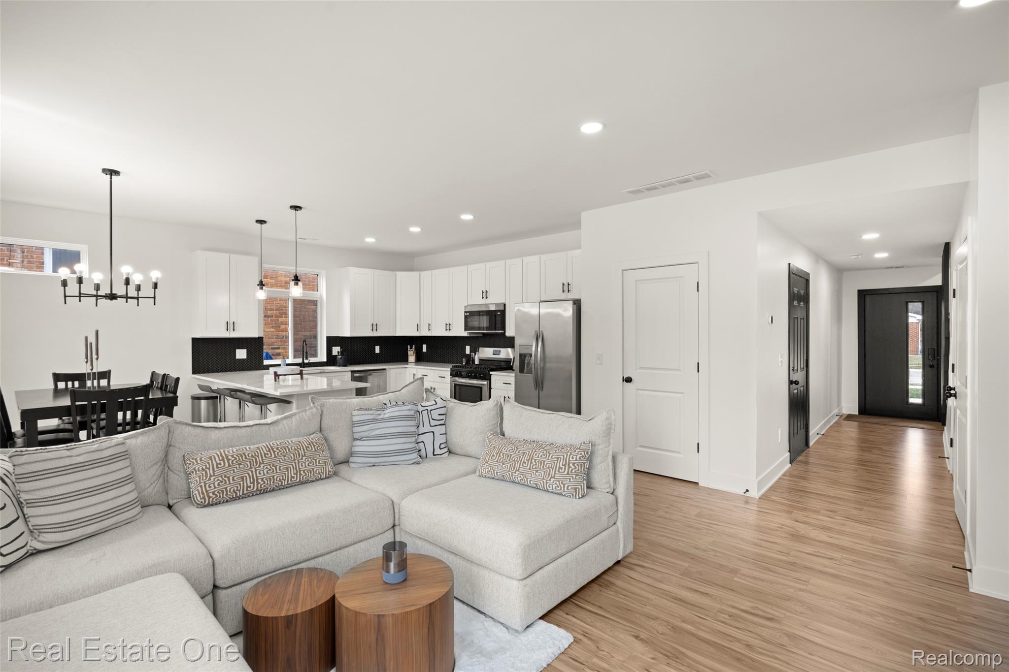 1705 E Meyers Avenue