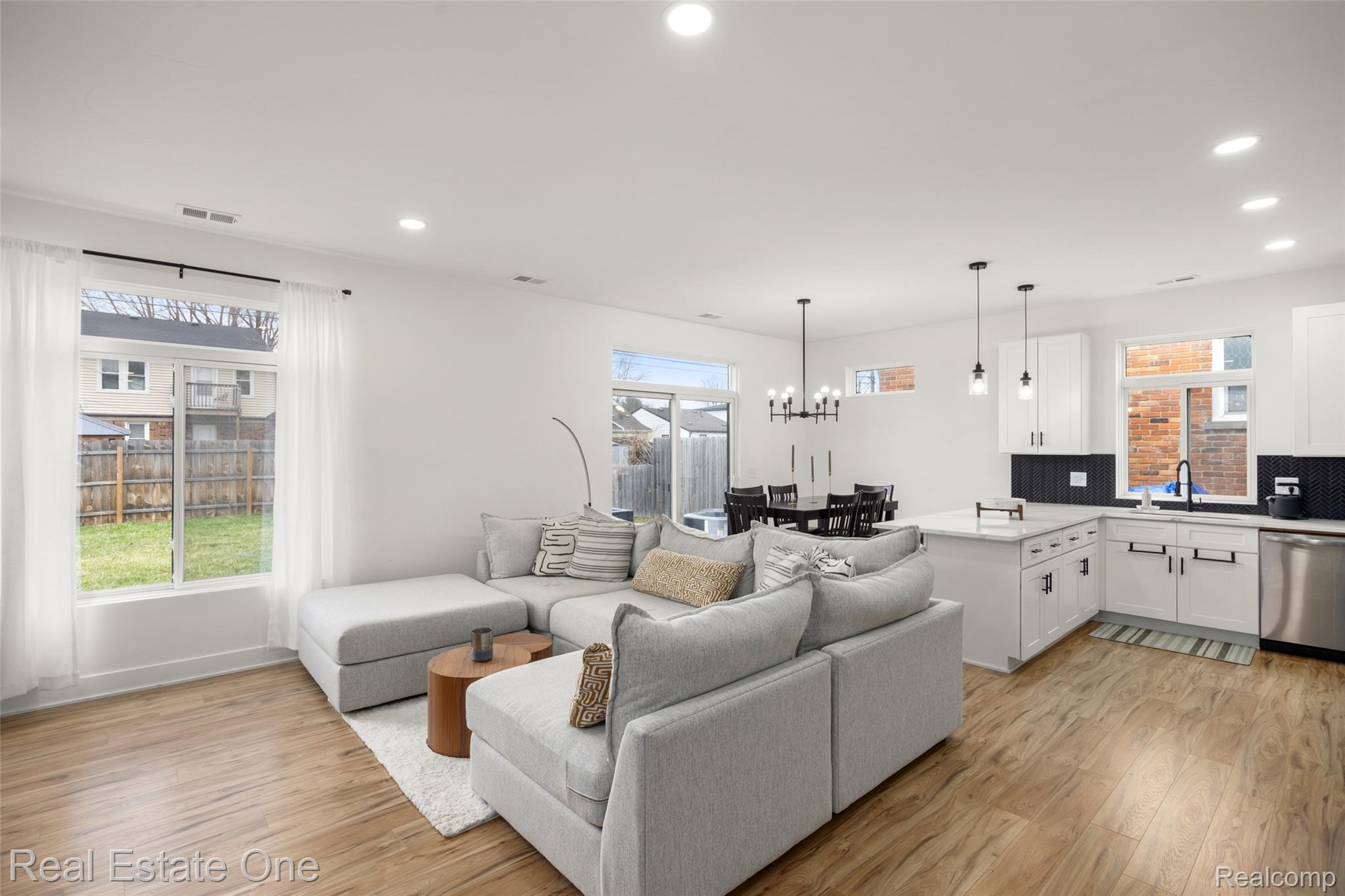 1705 E Meyers Avenue