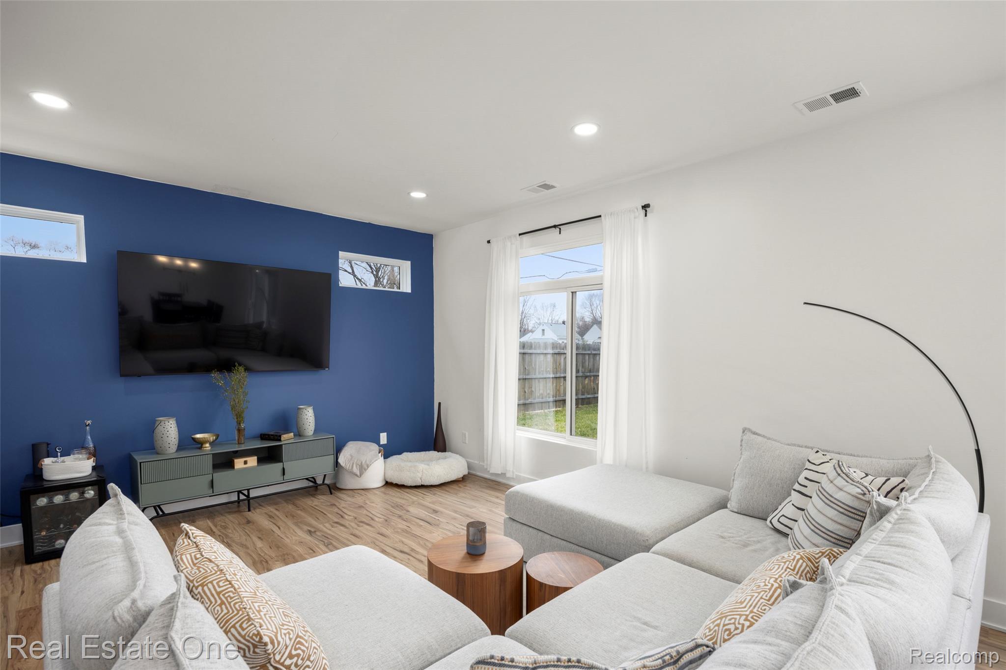 1705 E Meyers Avenue