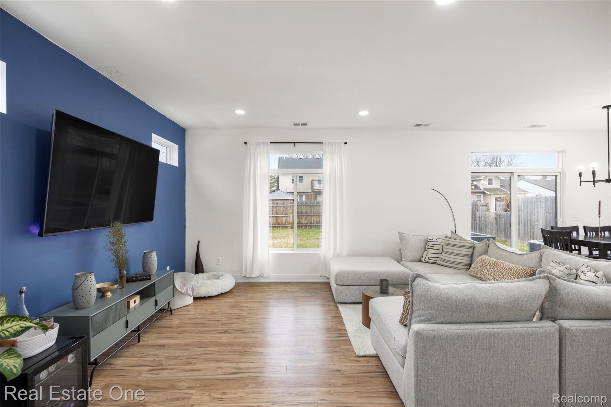 1705 E Meyers Avenue