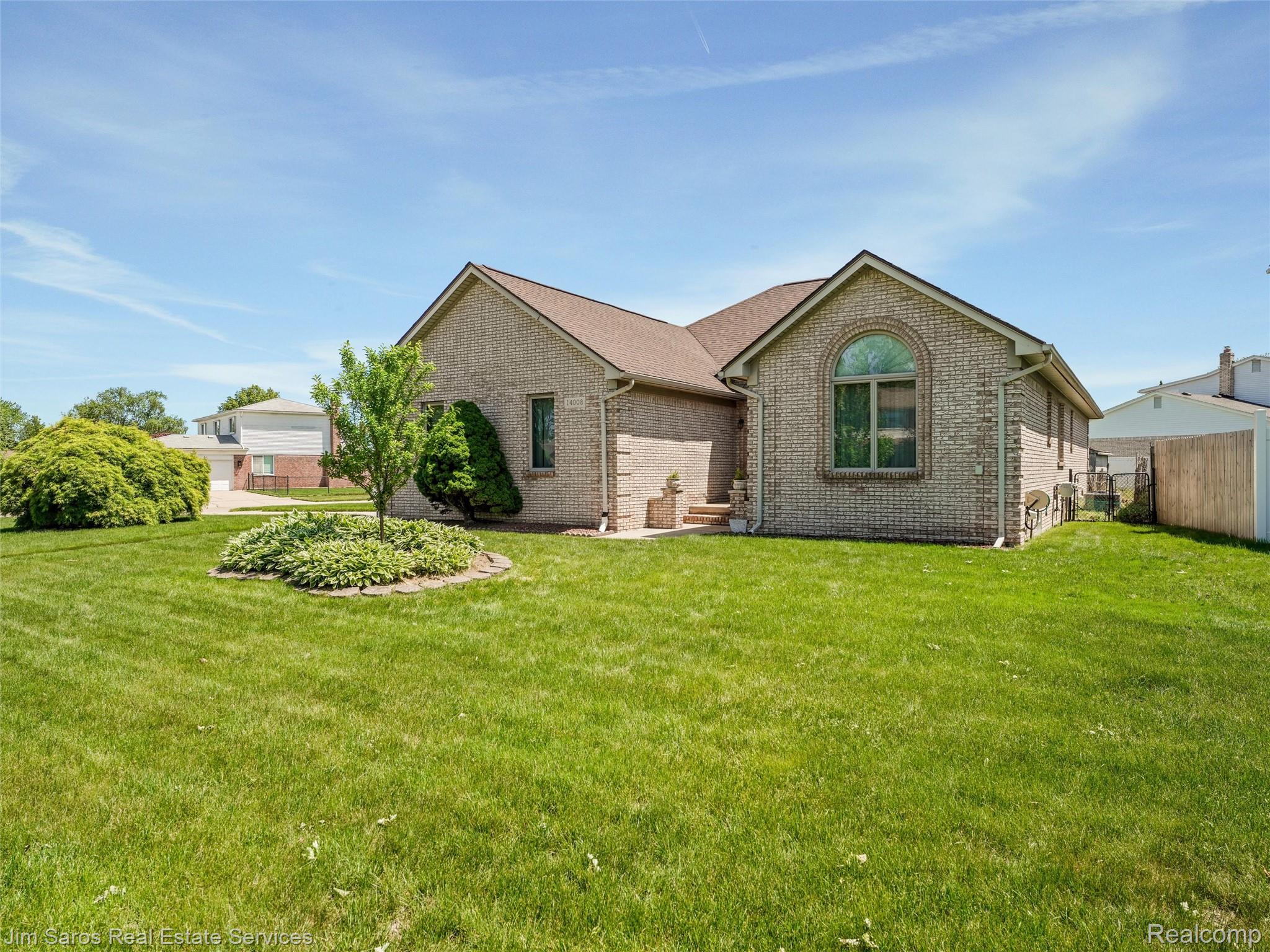 14008 Lakeshore Drive