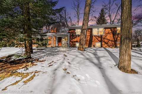 22724 King Richard Court Beverly Hills Village MI 48025