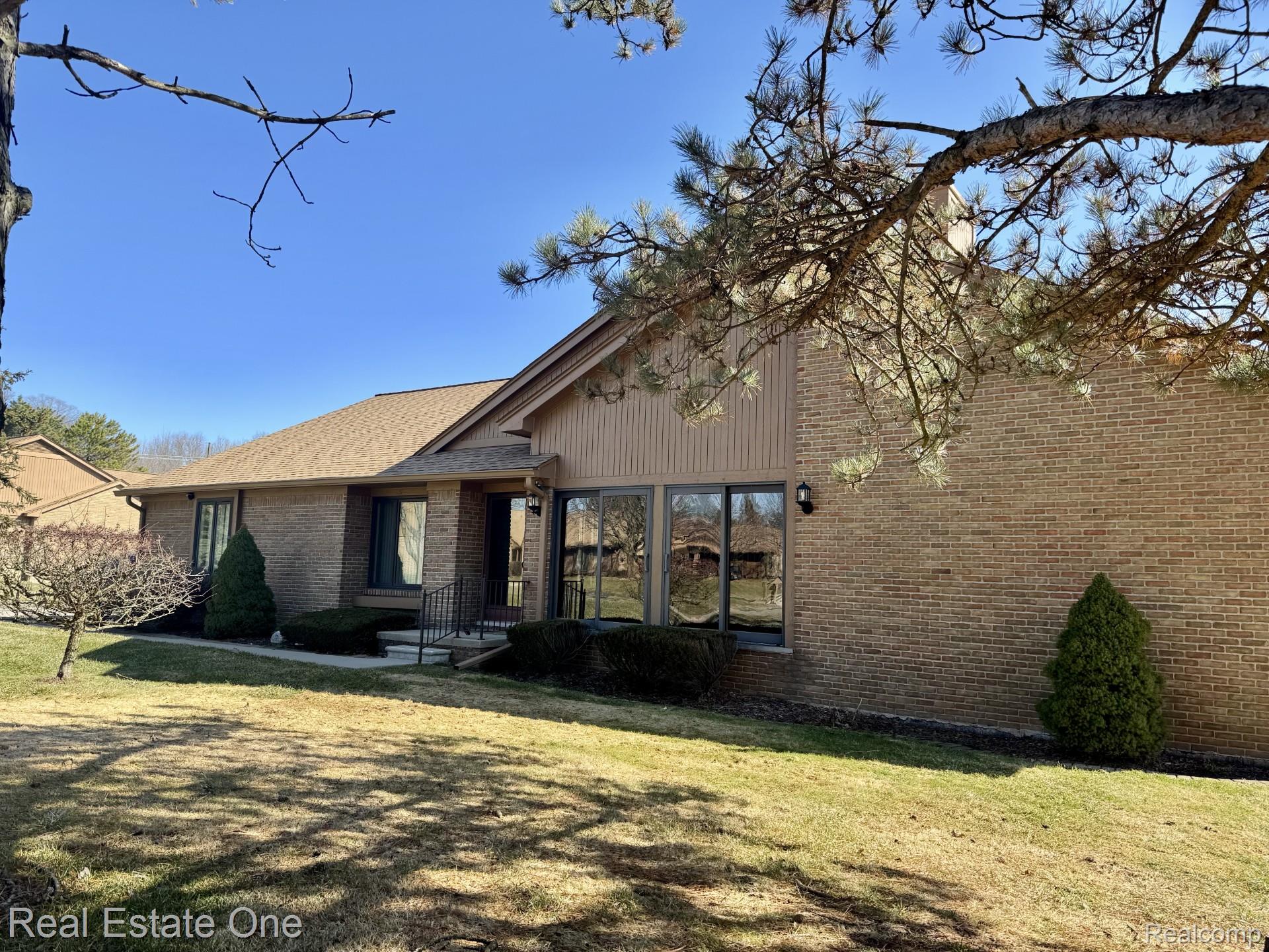 2136 London Bridge Drive