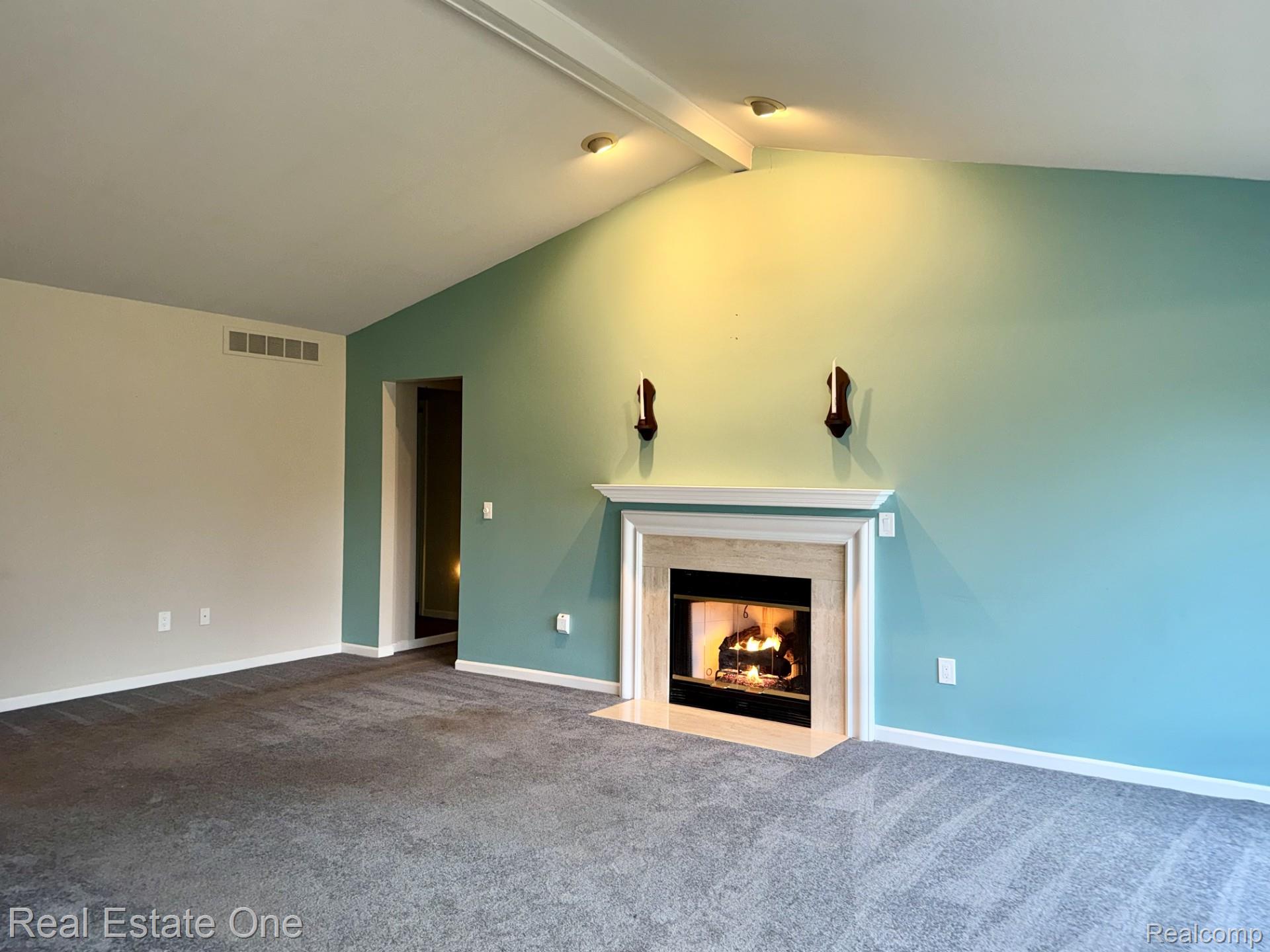 2136 London Bridge Drive